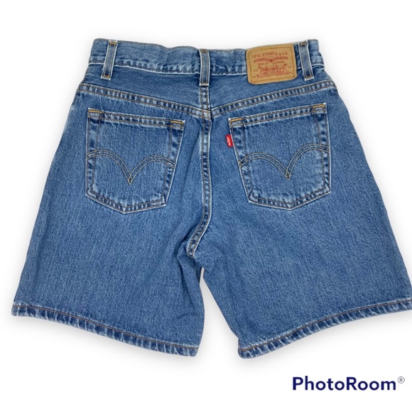 Levi's Pants - Levi's classic fit red tab jean shorts women’s size 4 vintage Levi’s denim